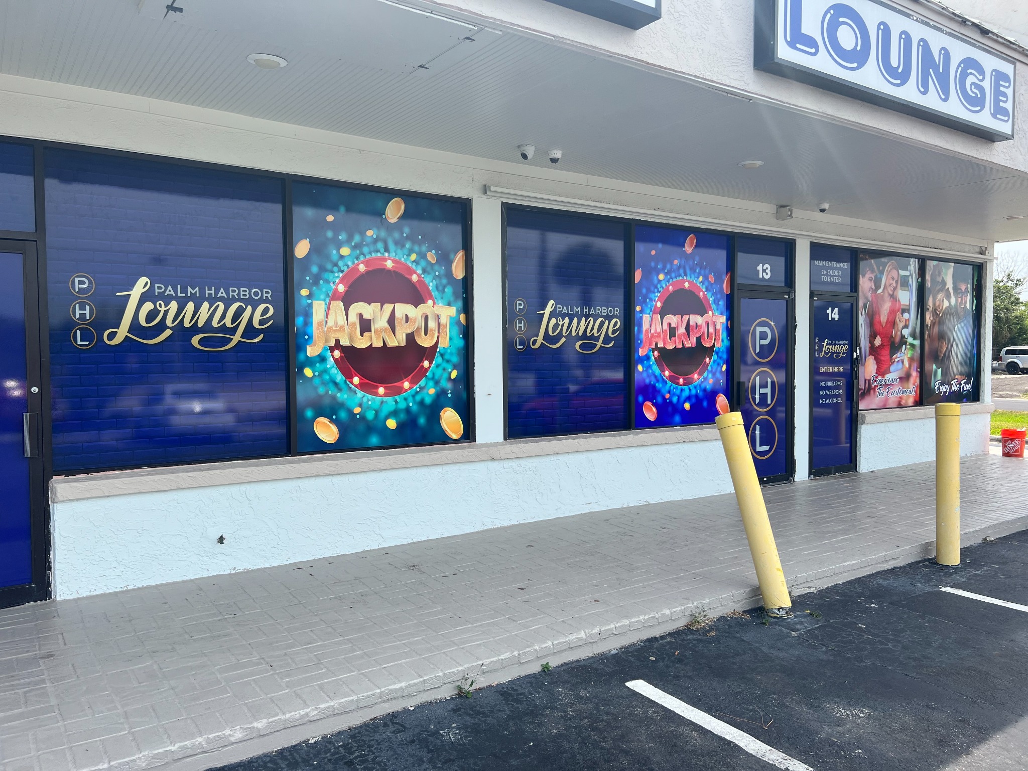 Storefront graphics by Wrap Giants