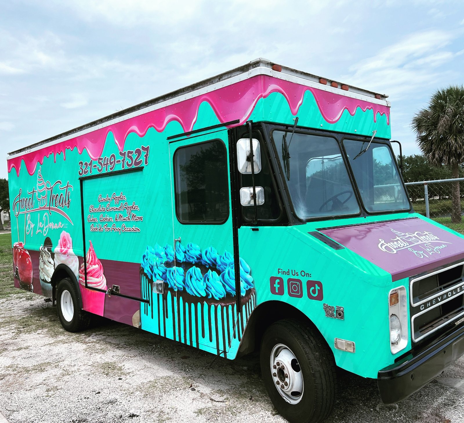 Bright custom food-truck graphics